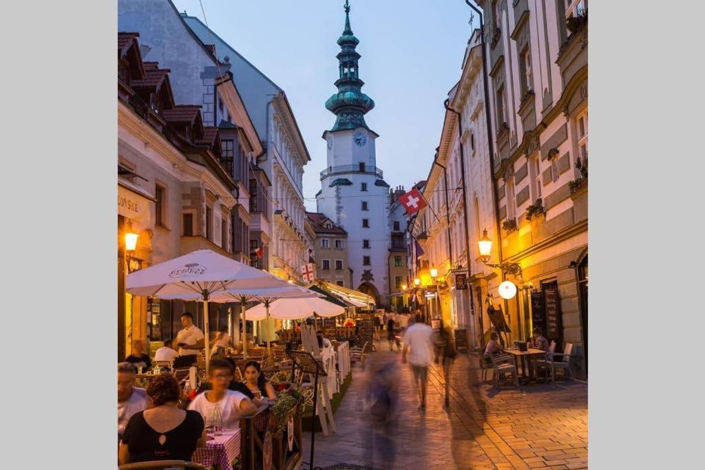 Vip Apartment In Old Town With Free Parking Bratislava Luaran gambar