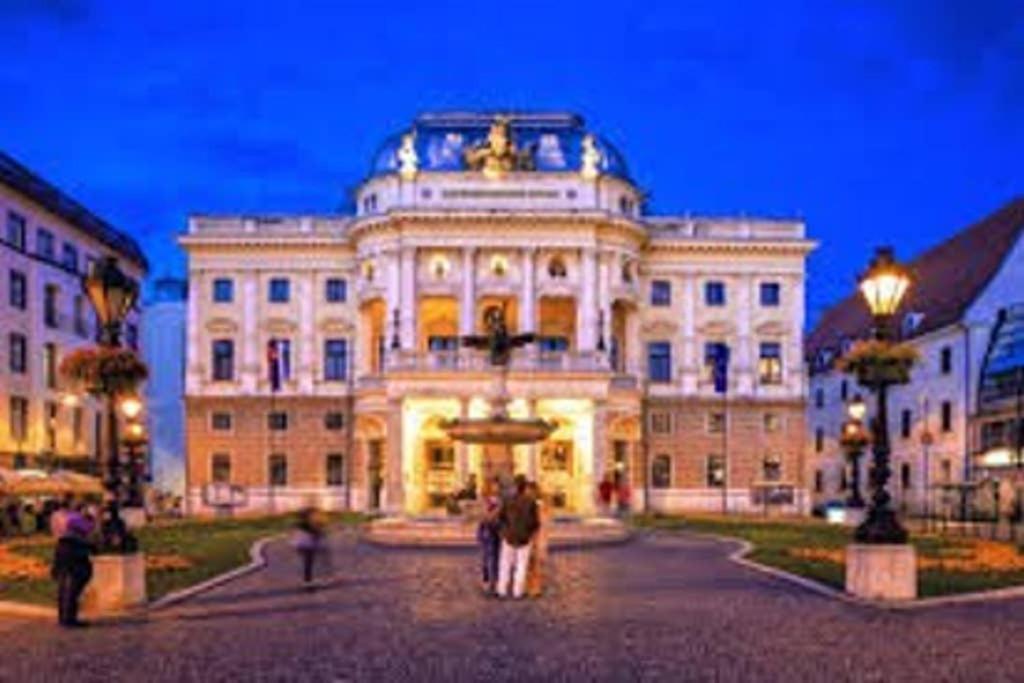 Vip Apartment In Old Town With Free Parking Bratislava Luaran gambar