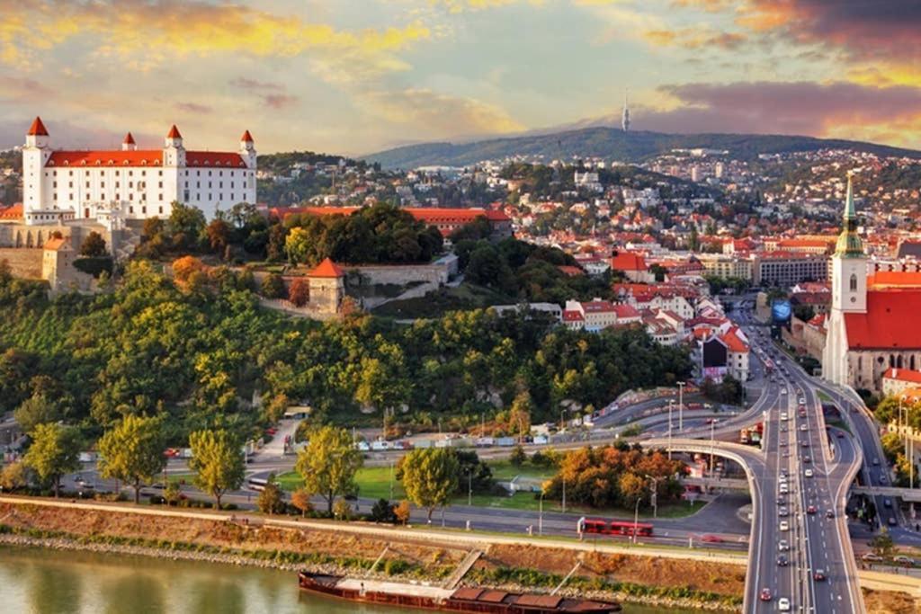 Vip Apartment In Old Town With Free Parking Bratislava Luaran gambar
