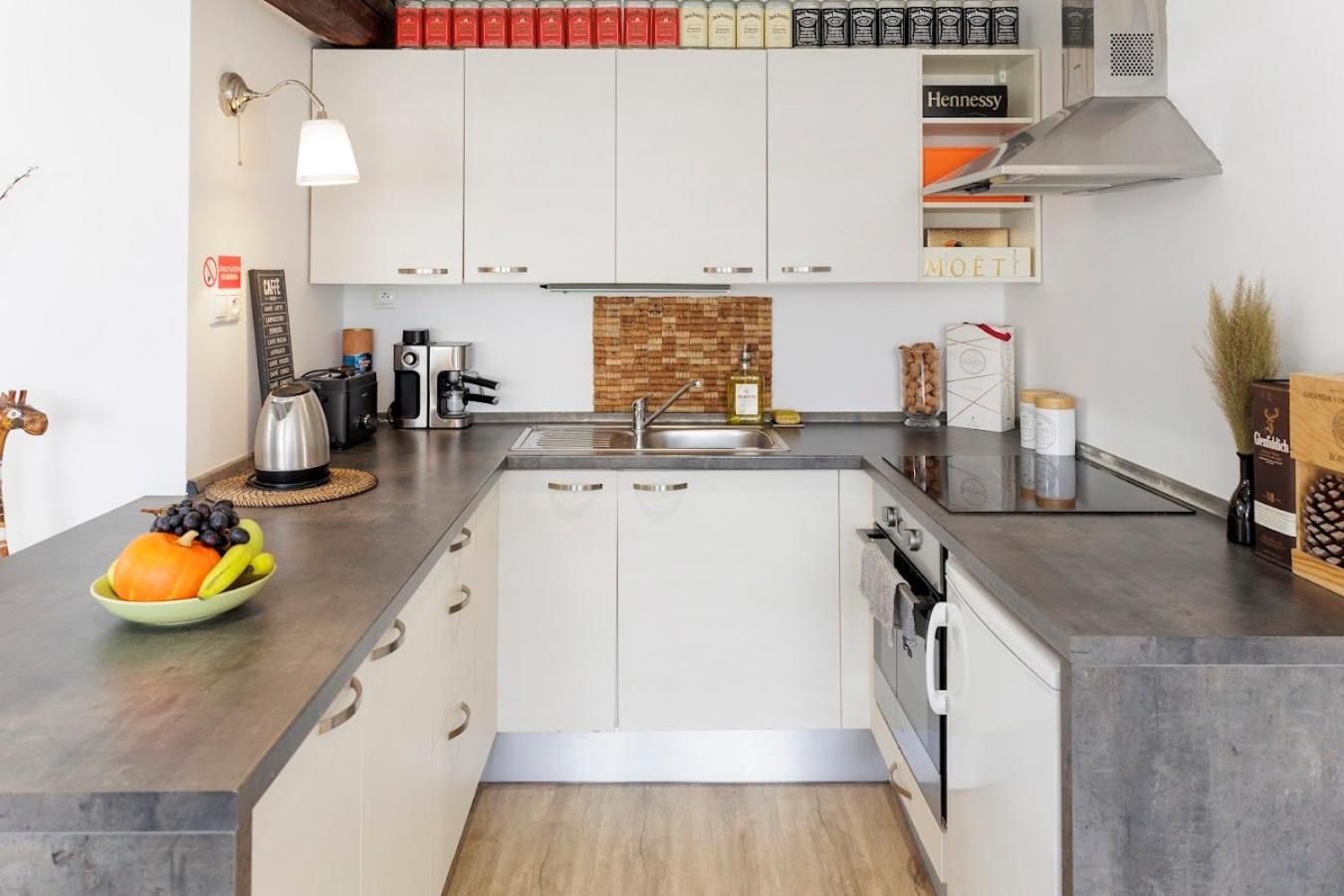 Vip Apartment In Old Town With Free Parking Bratislava Luaran gambar