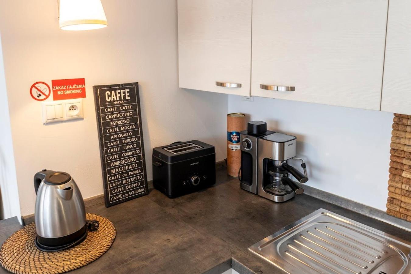 Vip Apartment In Old Town With Free Parking Bratislava Luaran gambar