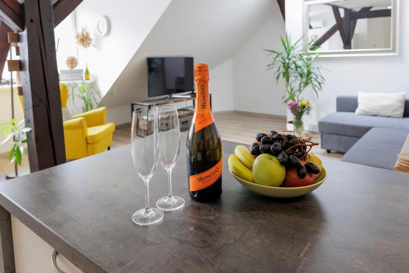 Vip Apartment In Old Town With Free Parking Bratislava Luaran gambar